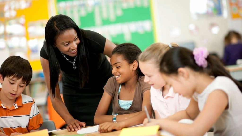 Beyond One Size Fits All: Strategies for Differentiated Instruction in Language Education 3 classroom-rules-and-routines-teacher-esl
